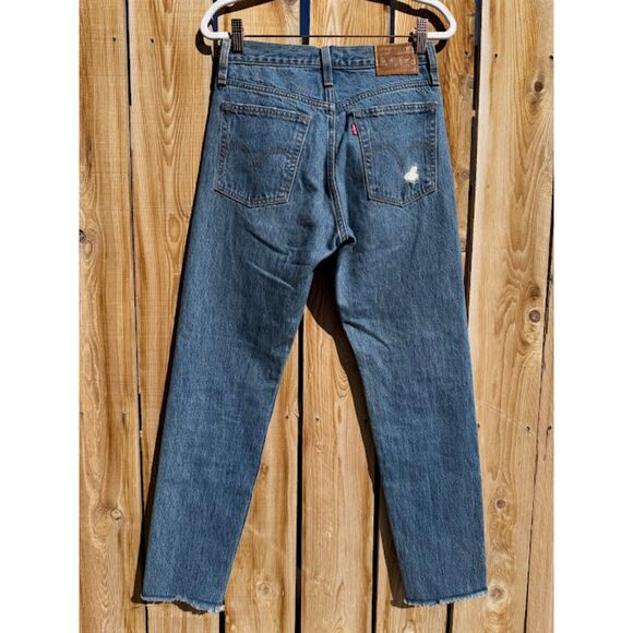 Levi's Premium Women's Dark Wash Quality Denim Paperbag Tapered Mom Jeans Sz 25 - Picture 2 of 6